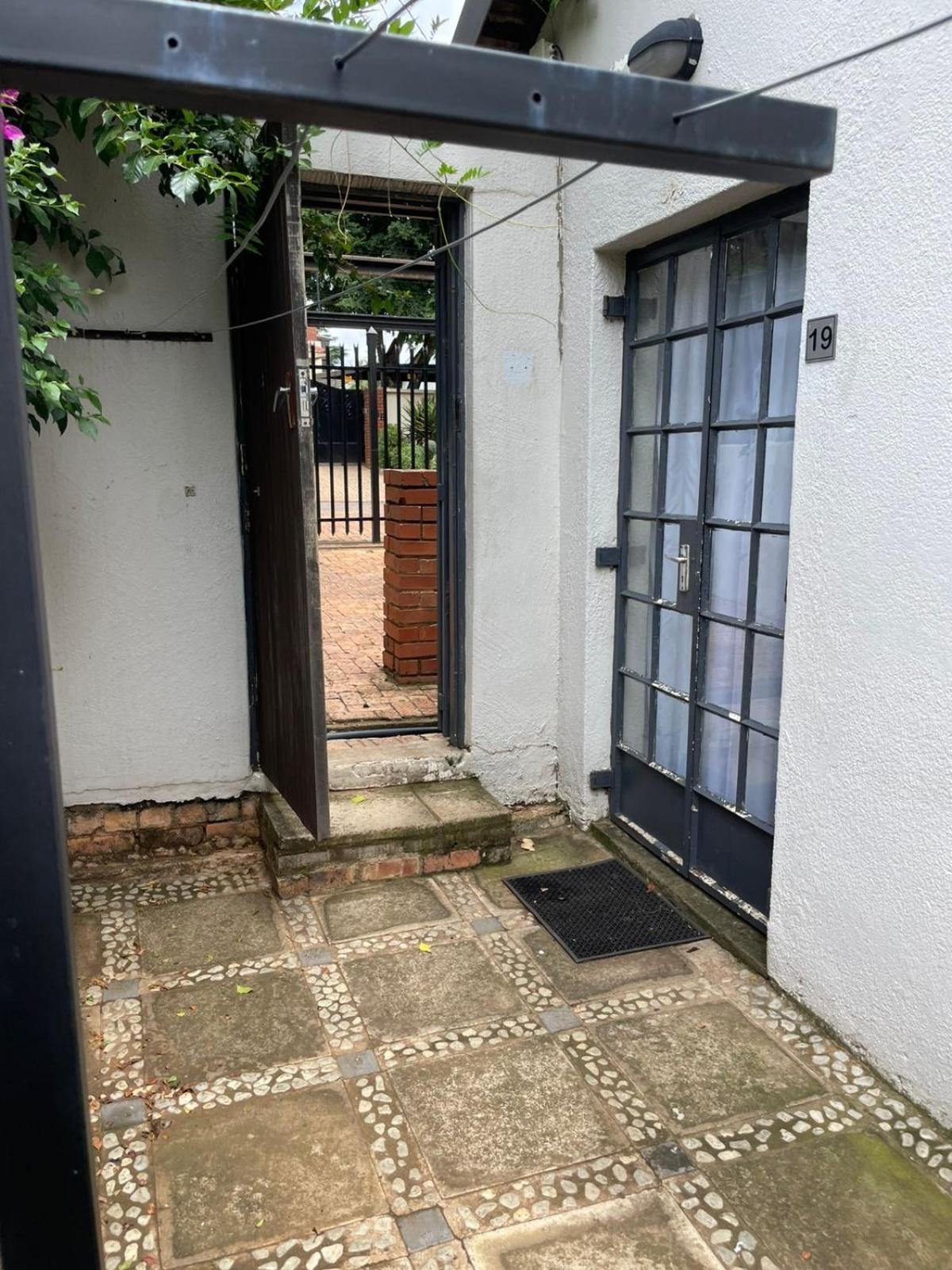 野生桃子酒店 Pretoria-Noord 外观 照片